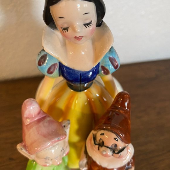 Vintage Snow White Napkin Holder With Doc and Happy Salt& Pepper Shakers - Picture 14 of 16